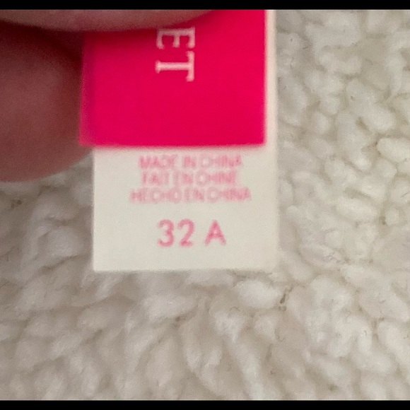 Victoria Secret Push-Up Bra. Back Zipper - Picture 4 of 4